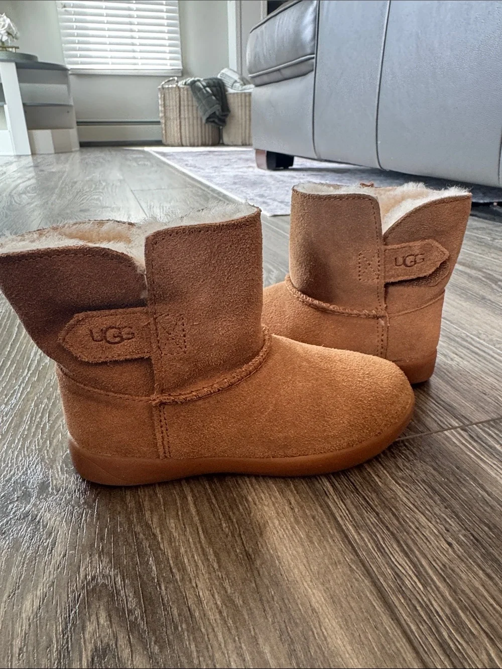 UGG Kids Short Suede Boots - Chestnut Brown
